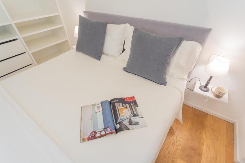 A Step from the Lake Apartment by Rent All Como - image 8