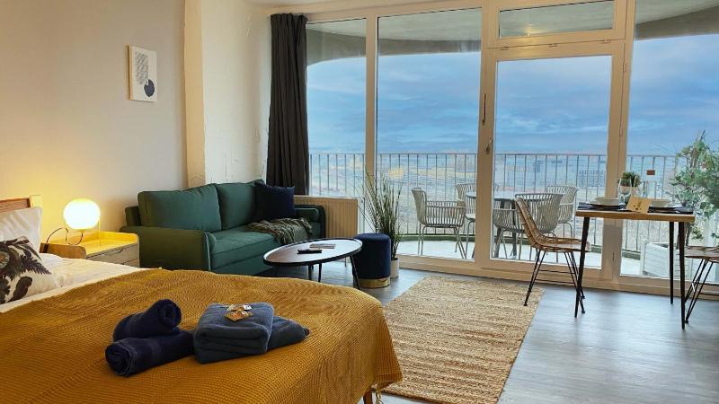 Deluxe Studio with balcony and city view image 1