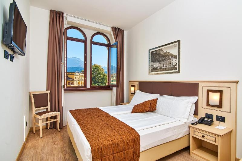 Superior Double or Twin Room with Lake View image 1
