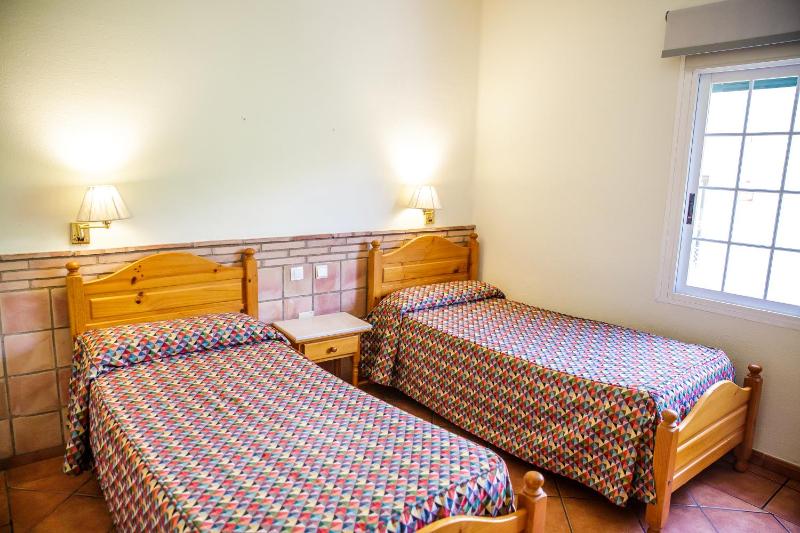 Double or Twin Room image 3
