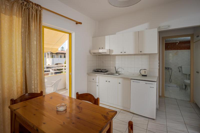 Apartment (3 Adults) image 4