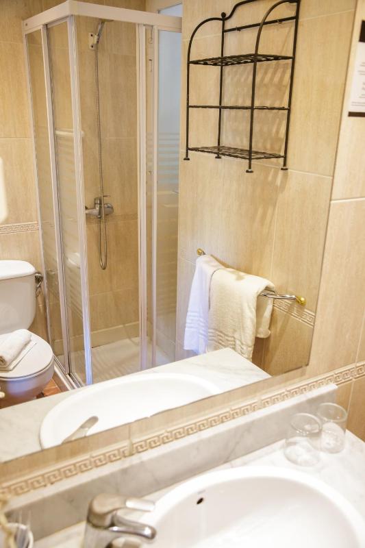 Double or Twin Room image 2