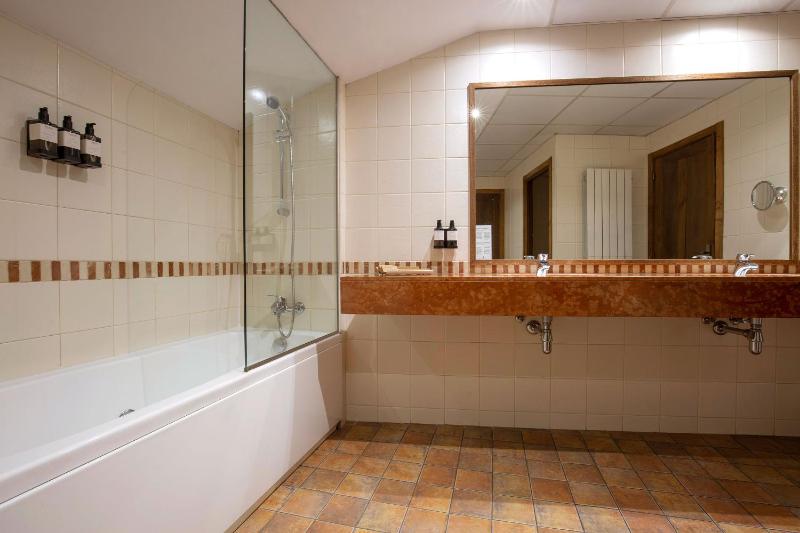Quadruple Room (4 Adults) image 3