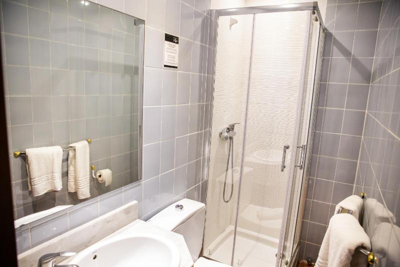 Single Room image 3