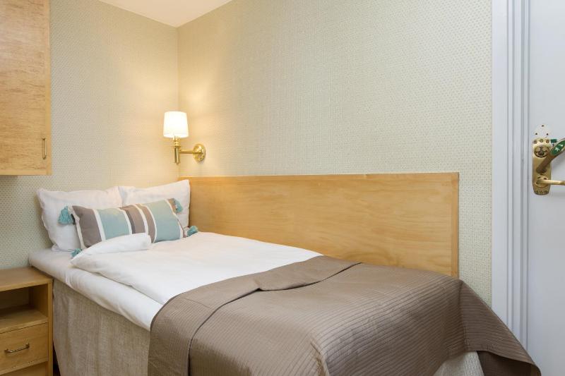 Superior Triple Room image 2