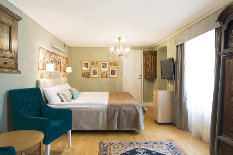 Superior Triple Room image 4