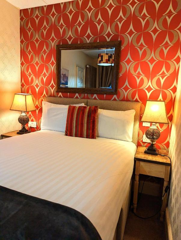 Small Double Room image 1