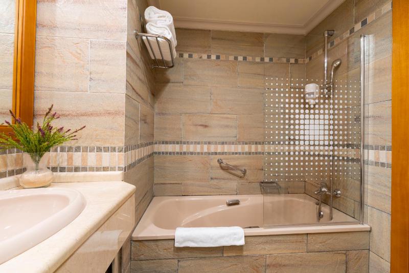 Quadruple Room image 2