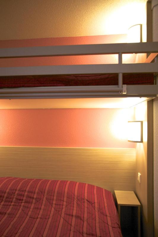 Triple Room (1 Double Bed + 1 Single Bed) image 2