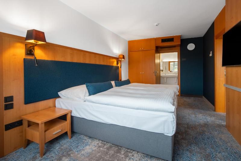 Classic Suite with Free Pool Access image 4