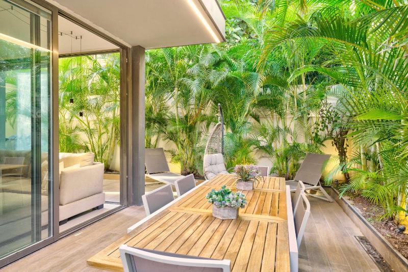Oasis Garden 2BR near the Sea by HolyGuest - image 8
