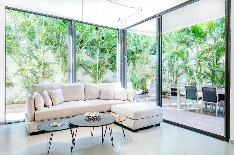 Oasis Garden 2BR near the Sea by HolyGuest - image 13