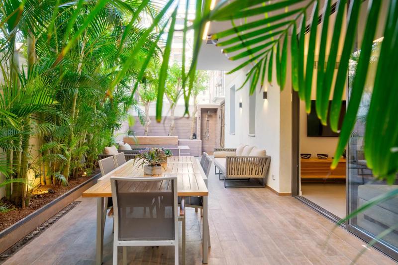 Oasis Garden 2BR near the Sea by HolyGuest - image 6