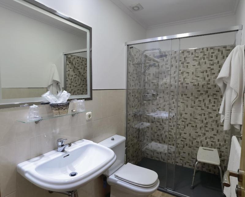 Twin Room with View image 1