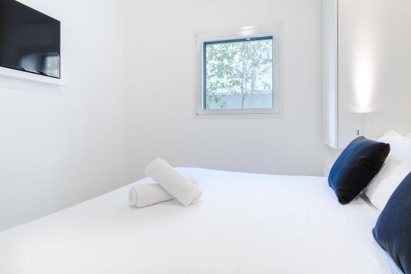 Oasis Garden 2BR near the Sea by HolyGuest - image 7