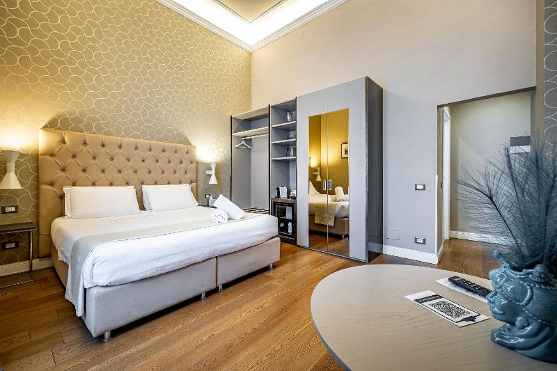 Superior King Room image 3