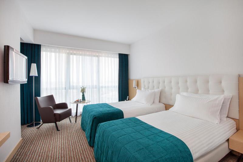 Standard Twin Room image 4