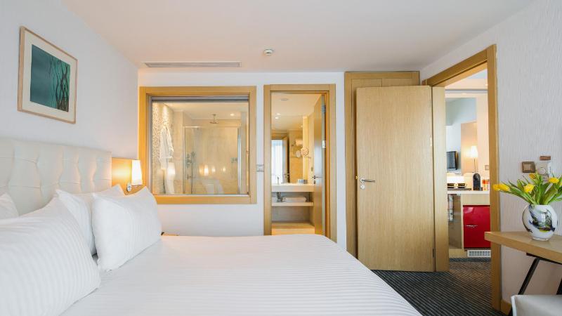 King Suite - Non Smoking image 3