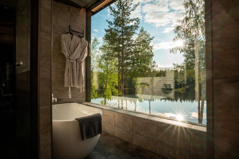 Suite with Lake View image 4