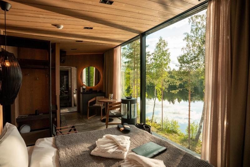 Suite with Lake View image 3