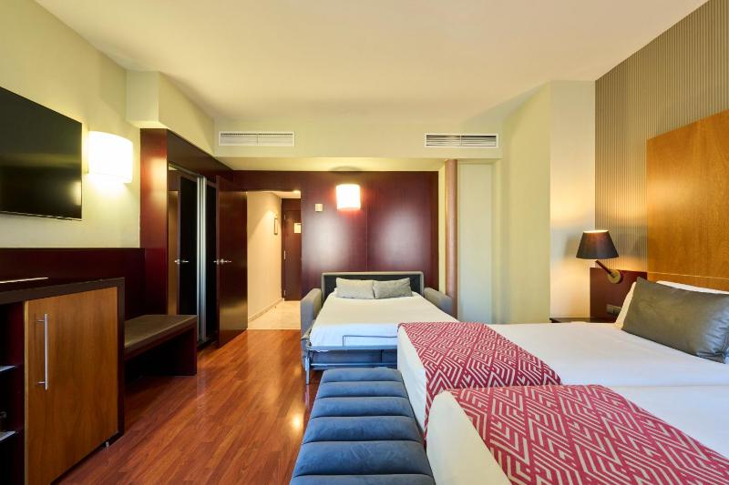 Triple Room (2 Adults + 1 Child) image 1