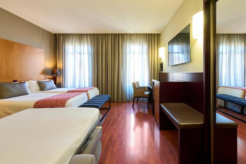 Triple Room image 3