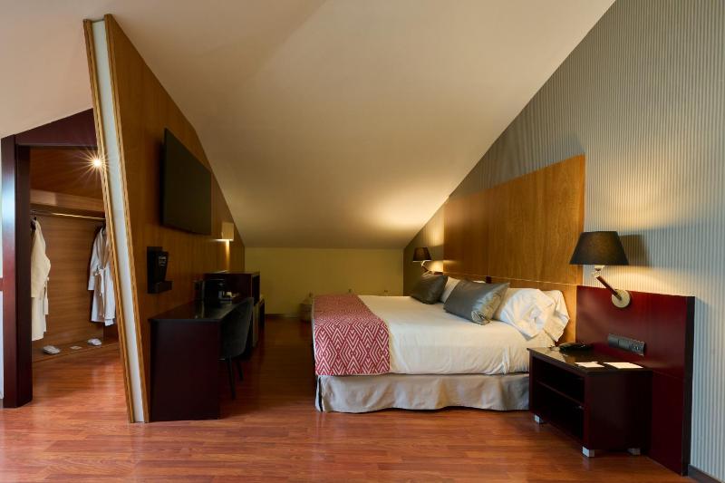 Superior Double Room - Attic image 1