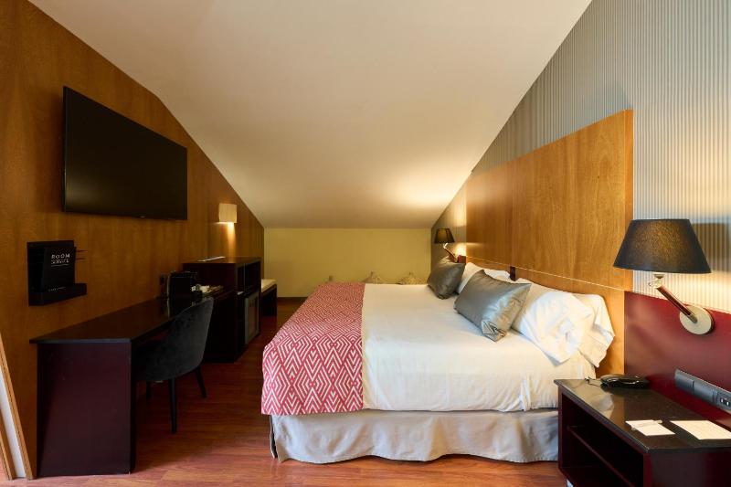 Superior Double Room - Attic image 4