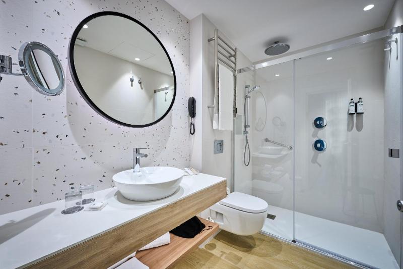 Premium Double or Twin Room image 2