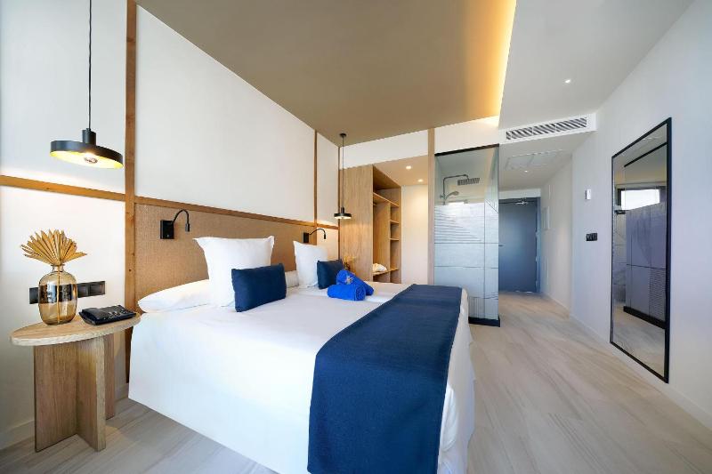 Junior Suite (2 Adults) image 4