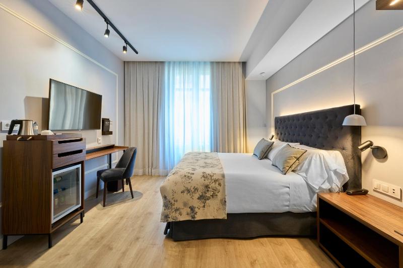 Premium Double or Twin Room image 4