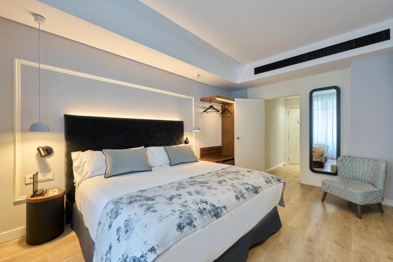 Premium Double or Twin Room image 1