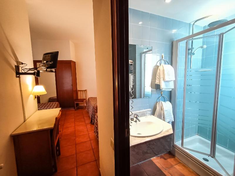 Triple Room image 4