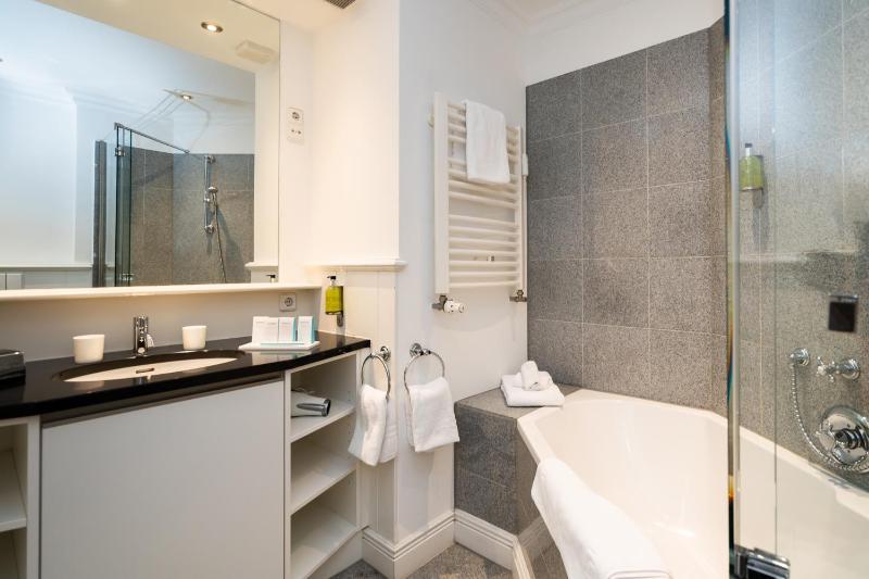 Junior Suite image 2