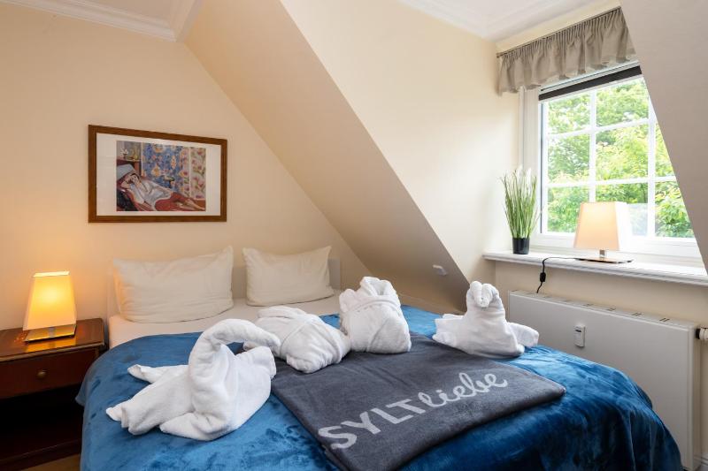 One-Bedroom Suite image 3