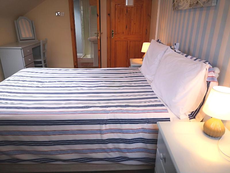 Double Room with Private Bathroom image 2