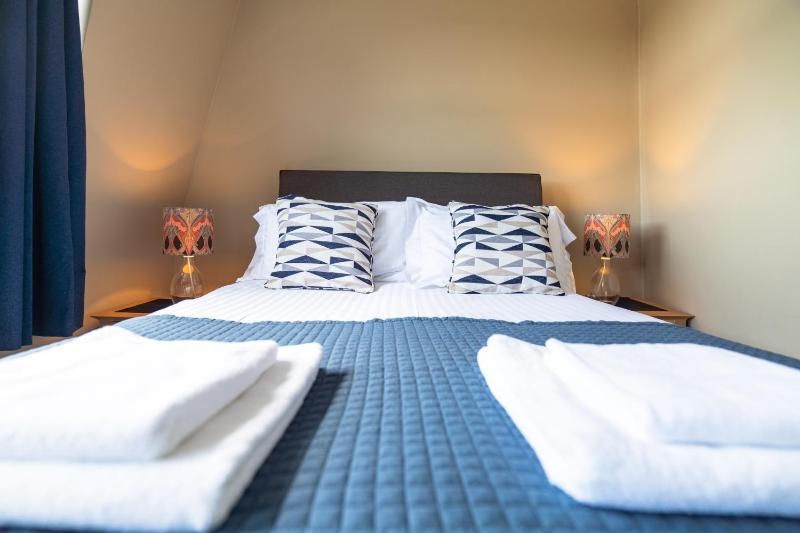 Deluxe Double Room with Shower image 3