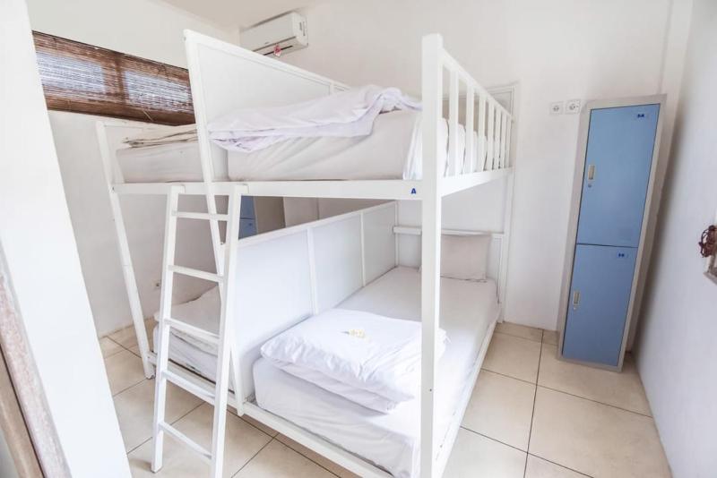 4-Bed Mixed Dormitory Room image 1