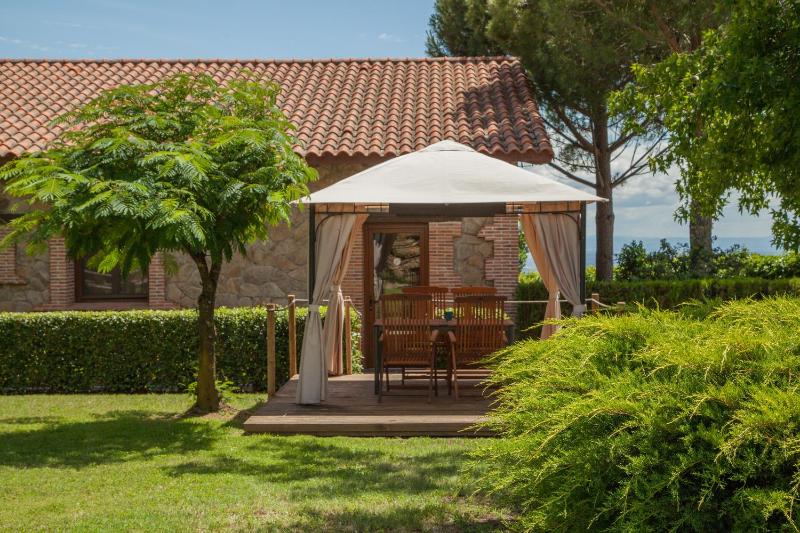 Two-Bedroom Cottage image 3