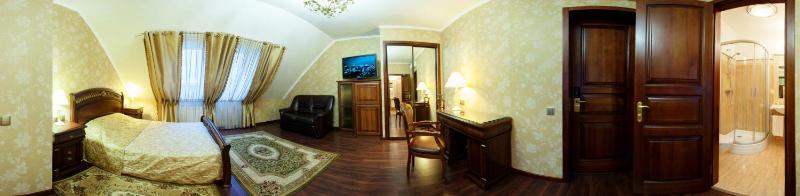 Suite - Attic image 3