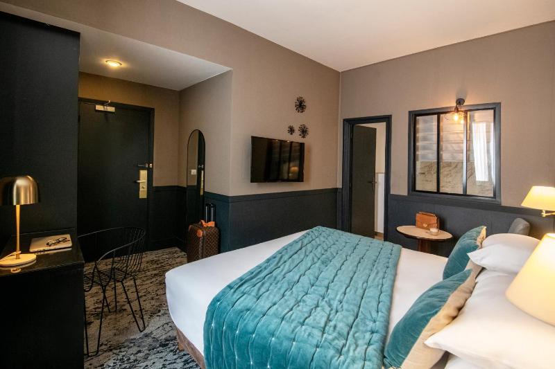 Deluxe Double or Twin Room image 1