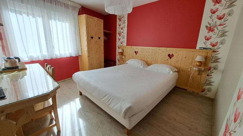 Large Double Room image 3
