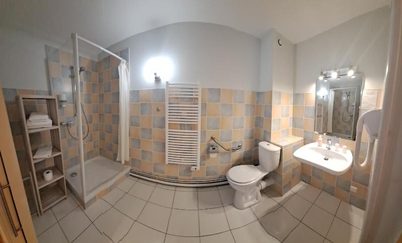 Standard Double Room image 4