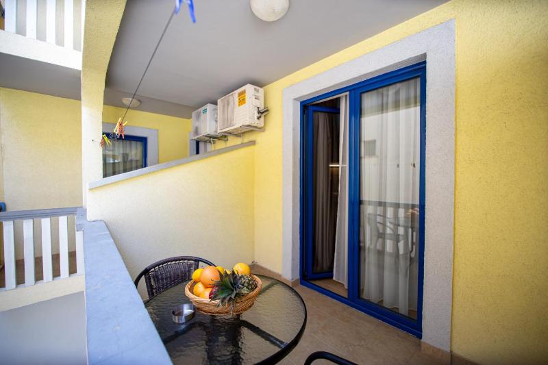 Double Room with Balcony image 4
