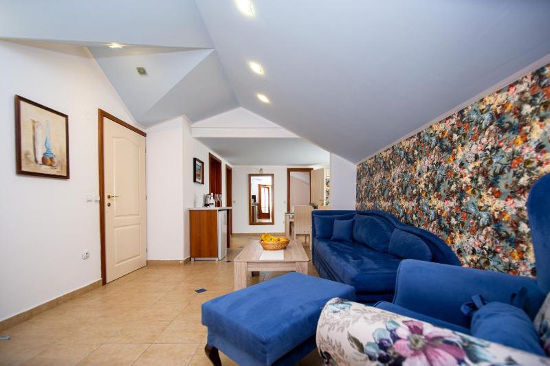 Superior Three-Bedroom Apartment with Sea View image 4