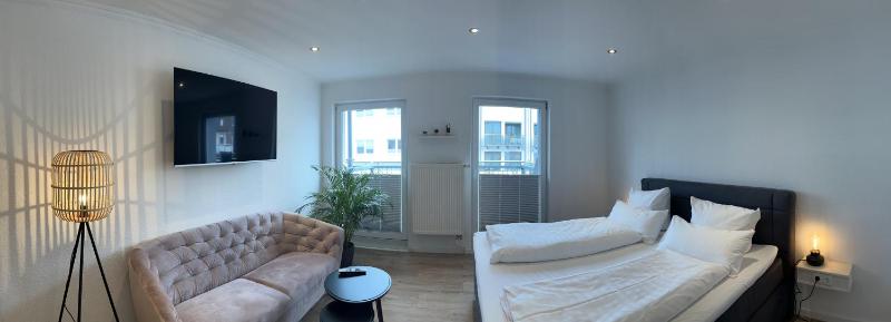 Large Double Room with Balcony image 1