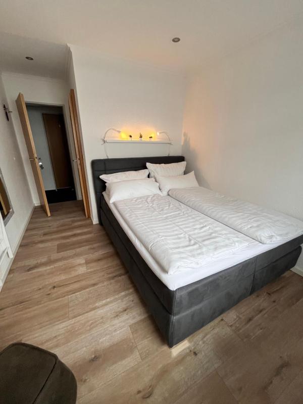 Small Double Room image 1