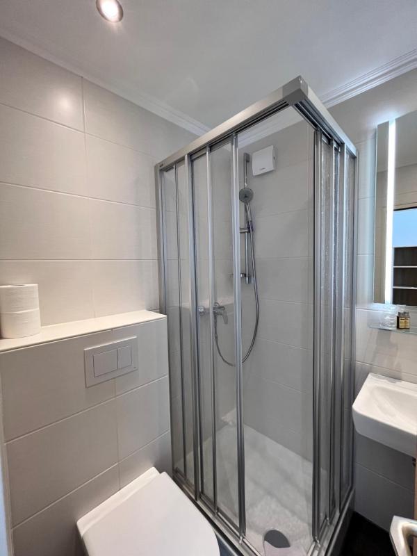 Standard Double Room image 3