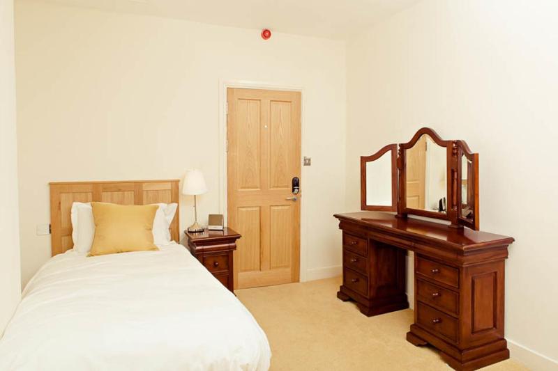 Single Room image 2