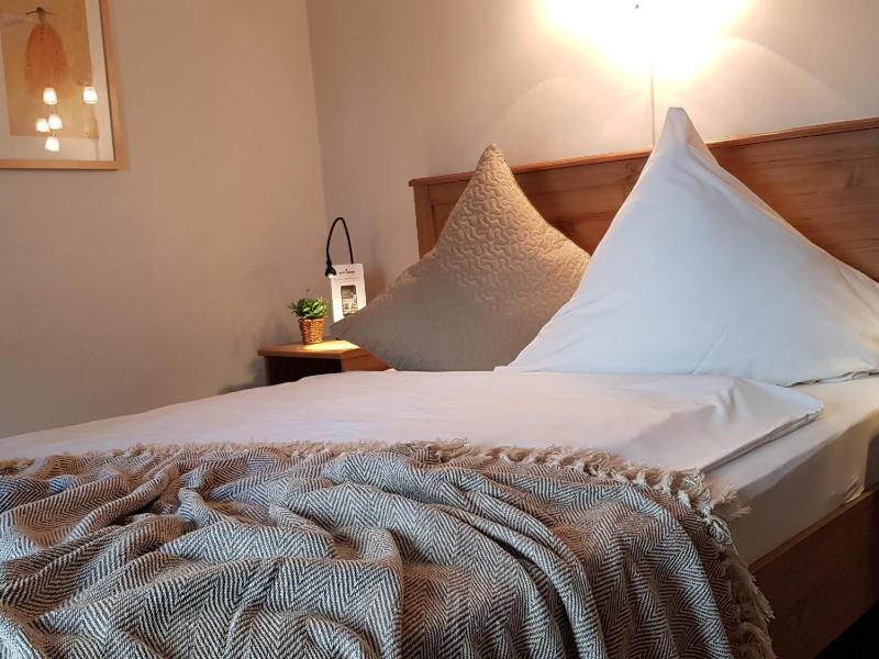 Single Room image 3